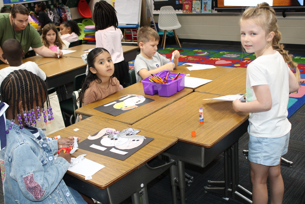 students working in 1st grade
