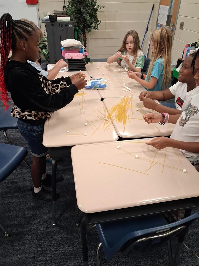 Students building out of marshmallows and noodles