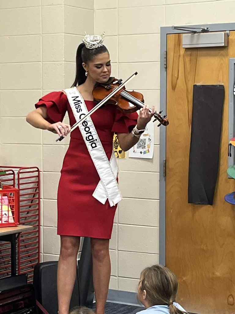Miss Georgia Visits WES