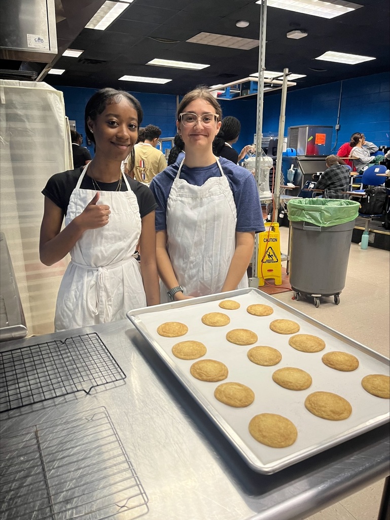 culinary students baking cookies
