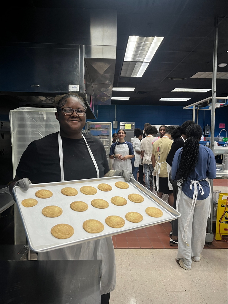 culinary students baking cookies