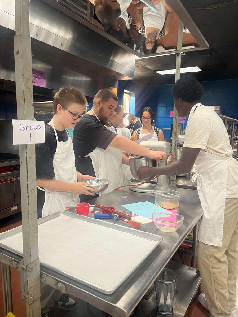 culinary students baking cookies