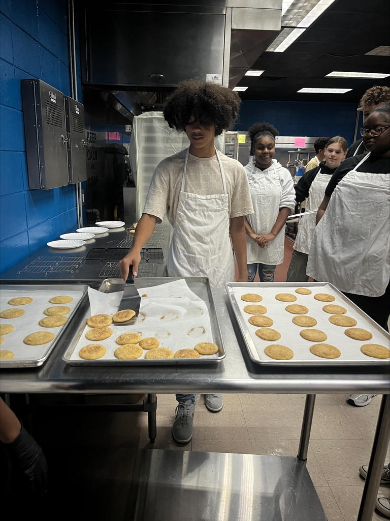 culinary students baking cookies
