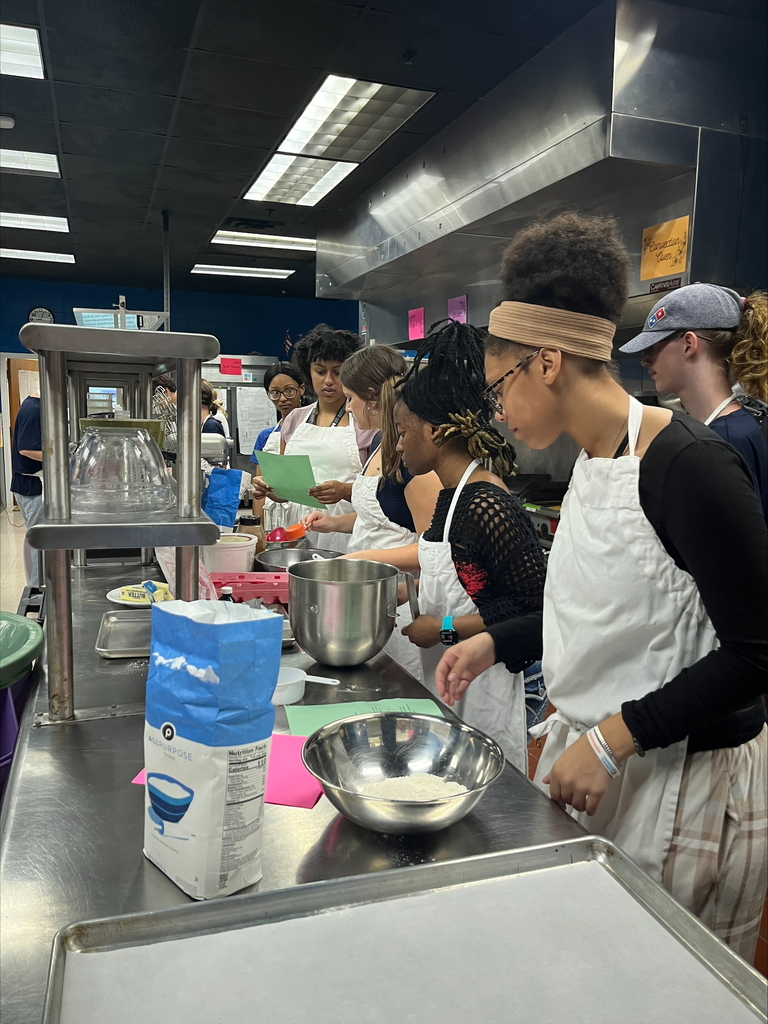 culinary students baking cookies