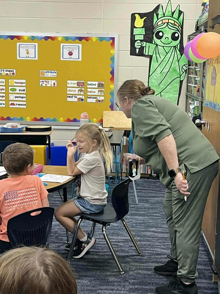 Nurse Kelly showing Kindergarten about hand washing