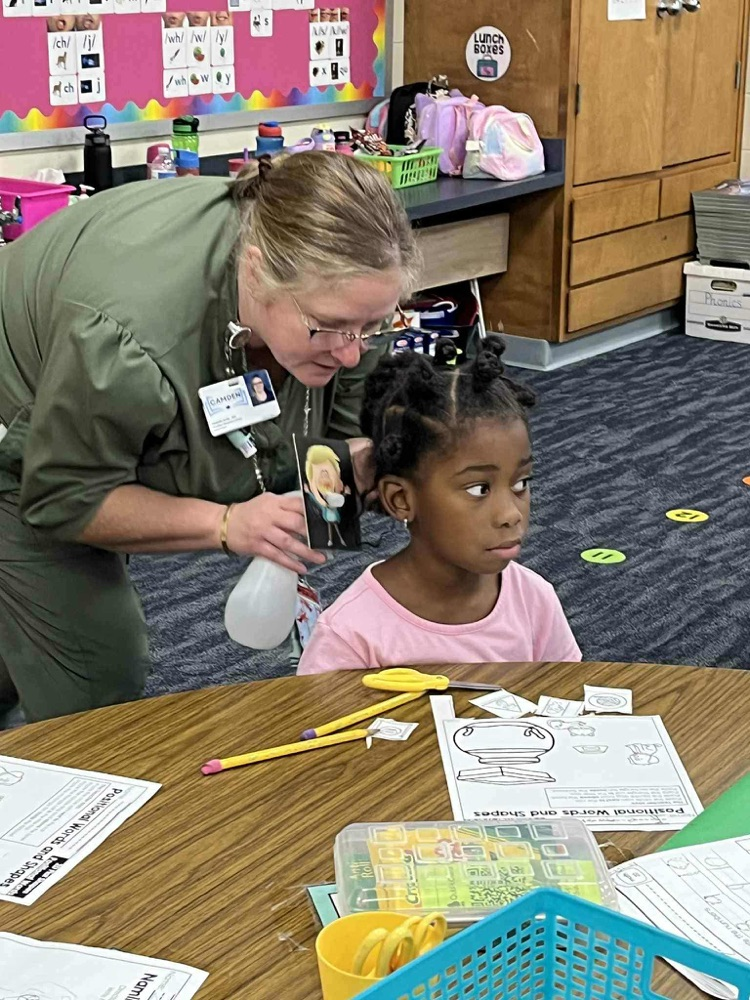 Nurse Kelly showing Kindergarten about hand washing