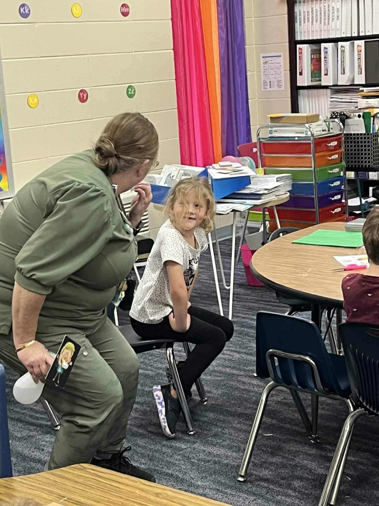 Nurse Kelly showing Kindergarten about hand washing