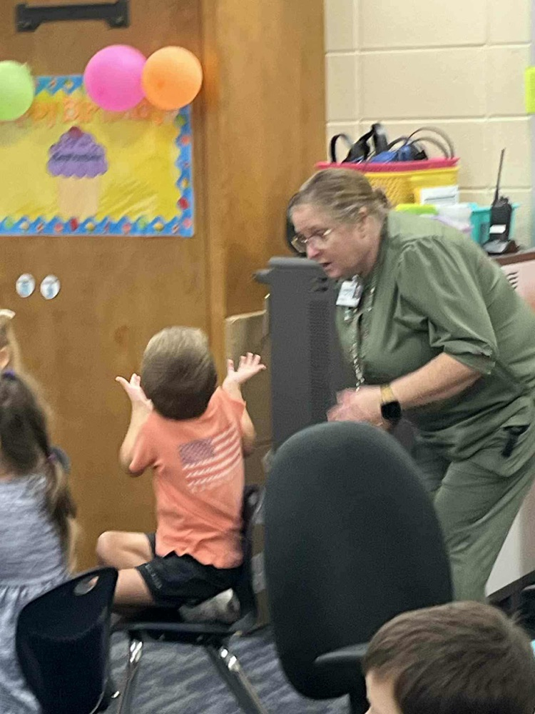 Nurse Kelly showing Kindergarten about hand washing