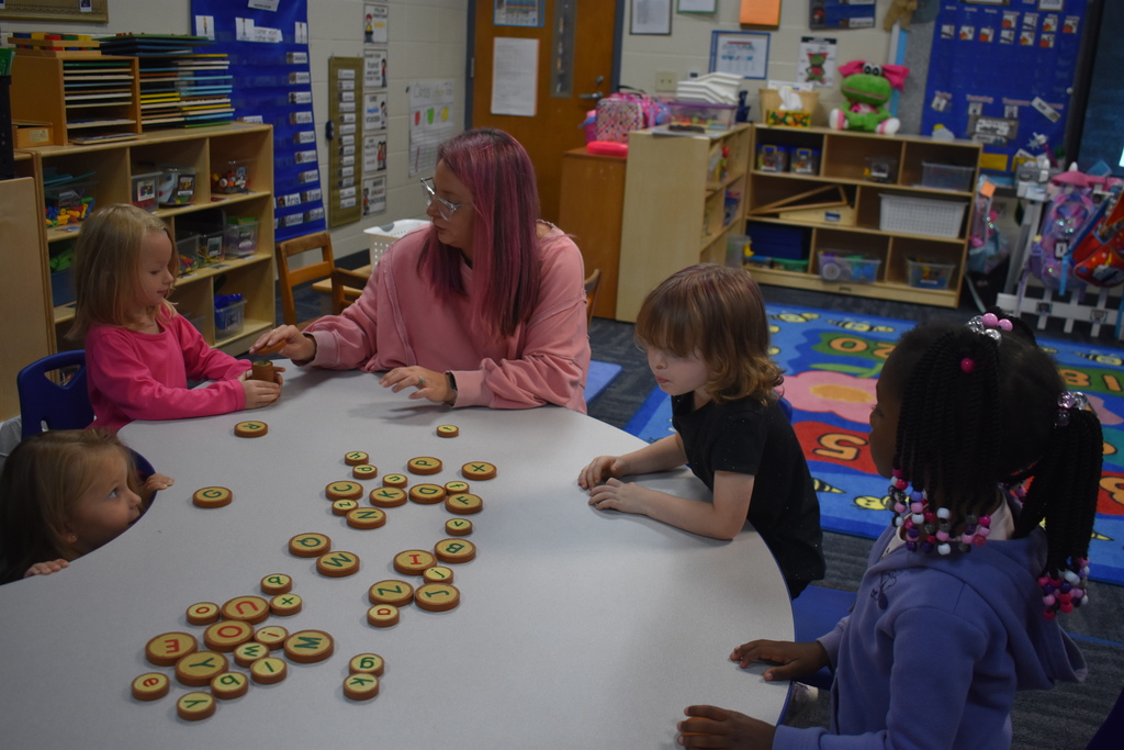 CRES PreK Para teaching students