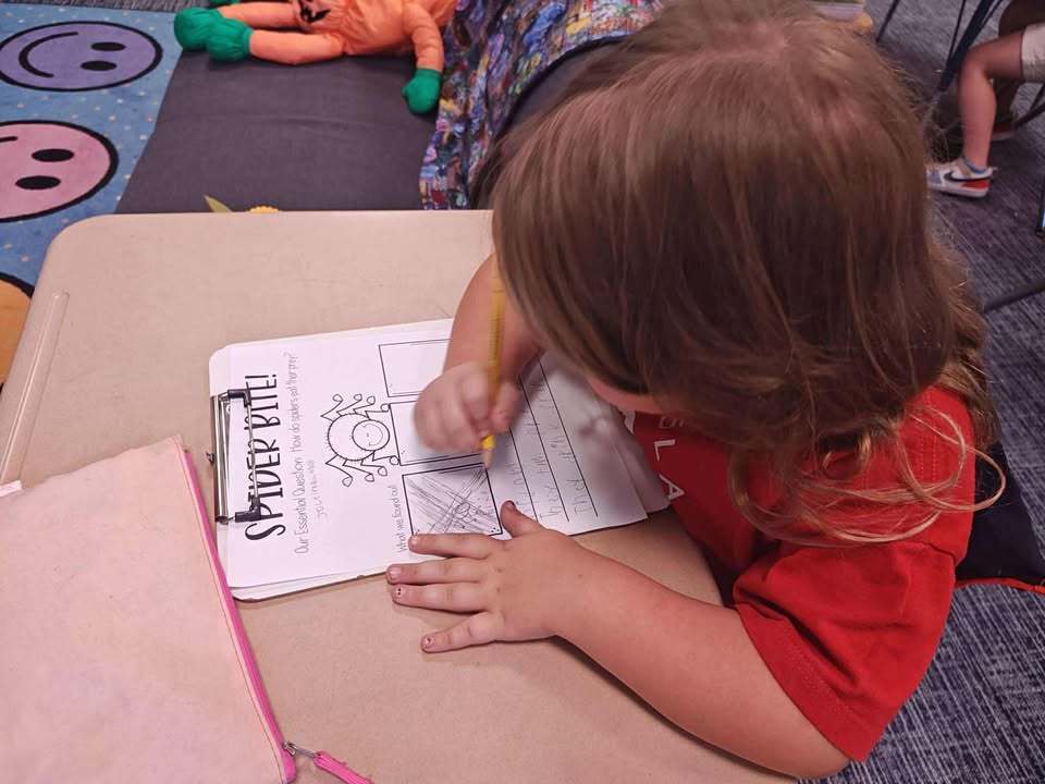 🕷 Spider Soup in First Grade! 🕸  Our first graders in Mrs. Renshaw’s class have been learning all about animal adaptations and what animals need to survive! Last Friday, students participated in a hands-on science experiment to simulate how spiders liquify their prey before eating.  The bowl acted as the spider’s web, the sugar cube was the “prey,” and the water represented the spider’s special digestive enzymes (or as the kids called it… spider slobber! 😄).  Learning is so much more fun when we can see it and try it! 🧠✨ Way to go, Eagles! 💙  #WeAreEagles #SESEaglesSoar #SpiderSoup #FirstGrade