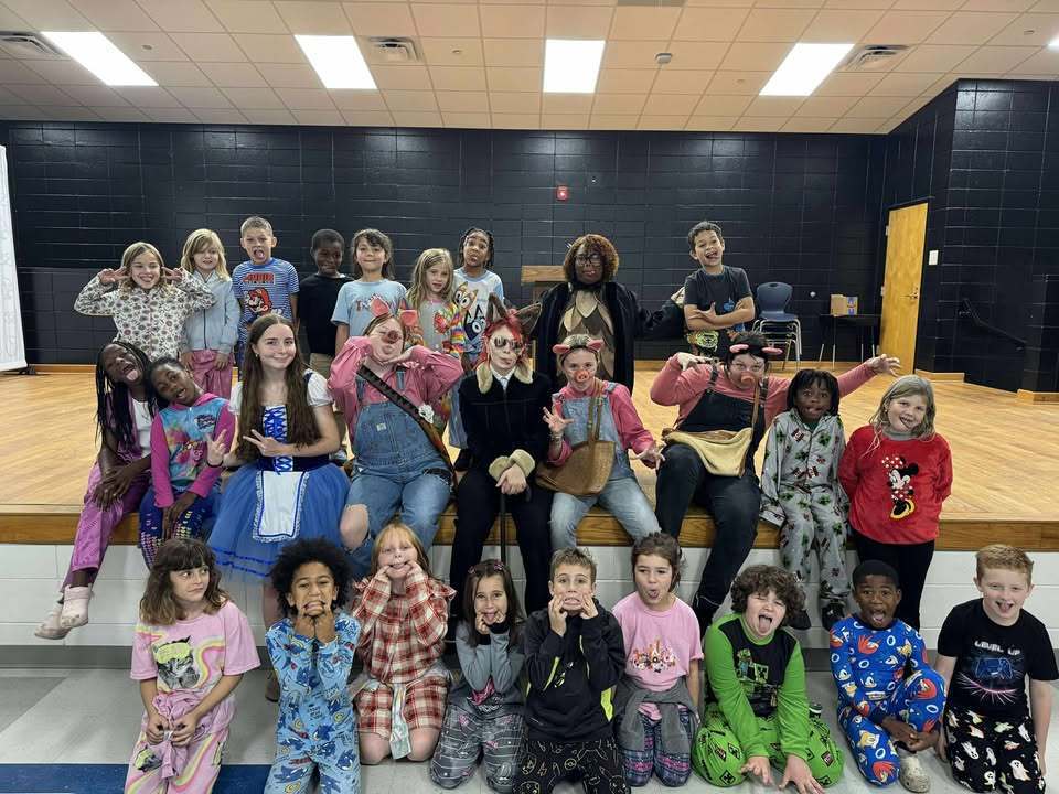 cchs students perform for elementary students