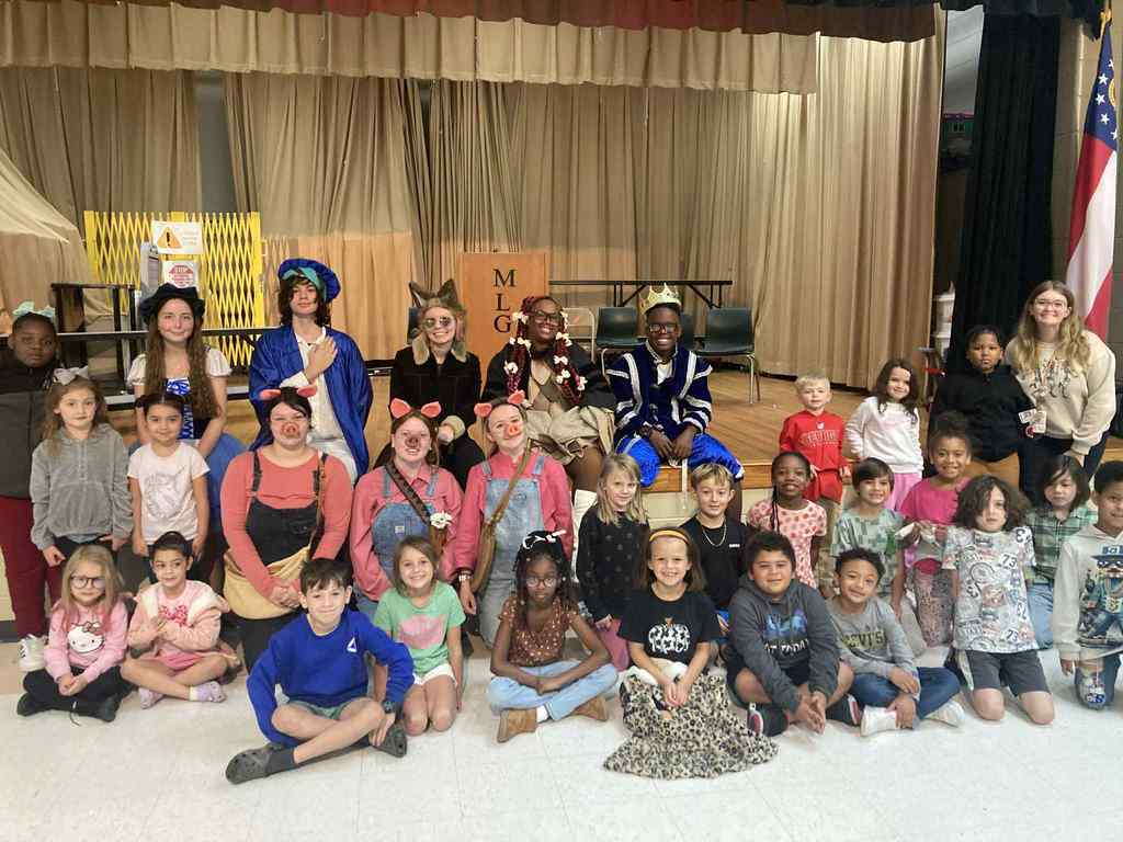 cchs students perform for elementary students