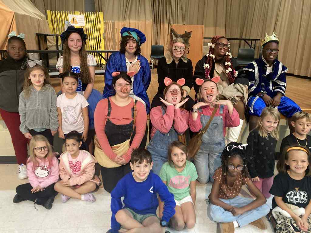 cchs students perform for elementary students