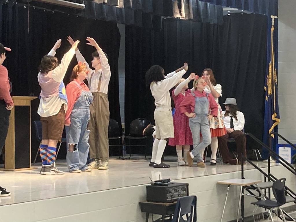 cchs students perform for elementary students