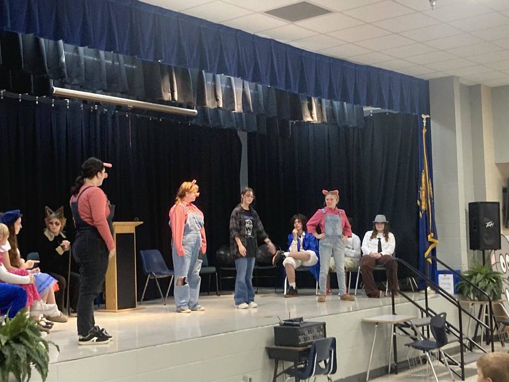 cchs students perform for elementary students