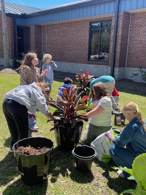 students potting plants