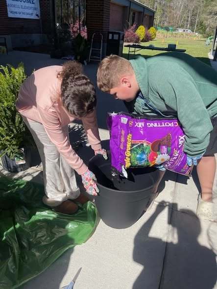 students potting plants