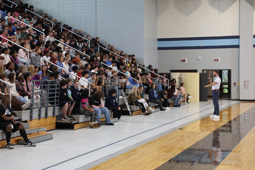 principal meeting with students to discuss school rules