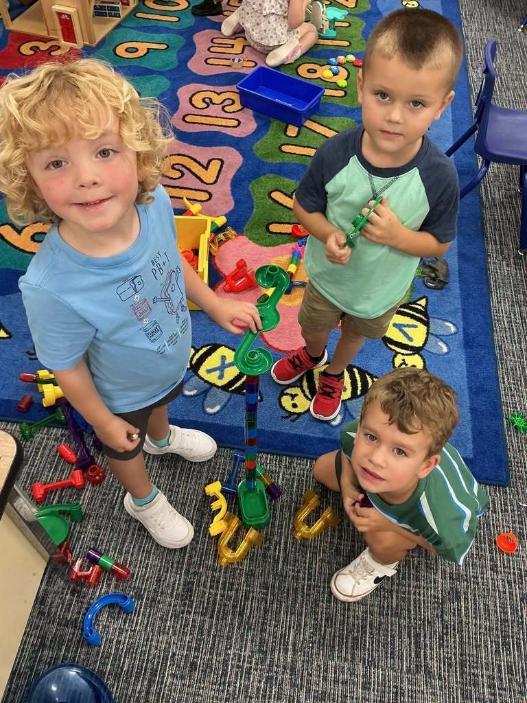 Big learning is happening through play for Sugarmill Elementary's tiniest Eagles!🦅 Whether they're building towers in the block center or baking up pretend treats during dramatic play, SES Pre-K students are doing much more than having fun. Through play, they're building early math skills, expanding their vocabulary, solving problems, using their imaginations, and learning how to work and play alongside their friends.🧠💛