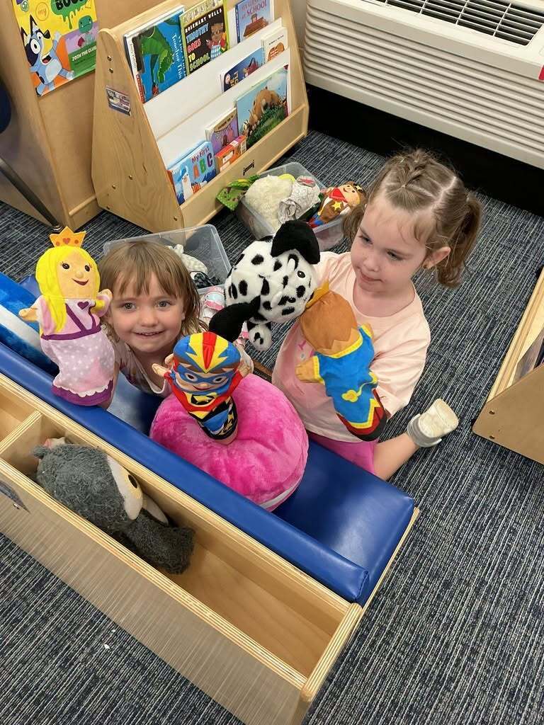 Big learning is happening through play for Sugarmill Elementary's tiniest Eagles!🦅 Whether they're building towers in the block center or baking up pretend treats during dramatic play, SES Pre-K students are doing much more than having fun. Through play, they're building early math skills, expanding their vocabulary, solving problems, using their imaginations, and learning how to work and play alongside their friends.🧠💛