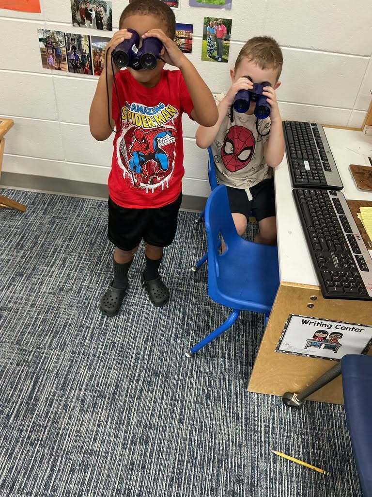 Big learning is happening through play for Sugarmill Elementary's tiniest Eagles!🦅 Whether they're building towers in the block center or baking up pretend treats during dramatic play, SES Pre-K students are doing much more than having fun. Through play, they're building early math skills, expanding their vocabulary, solving problems, using their imaginations, and learning how to work and play alongside their friends.🧠💛