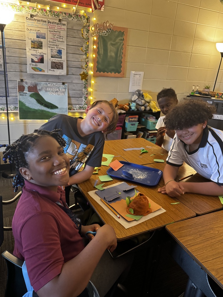 5th grade students made volcanoes