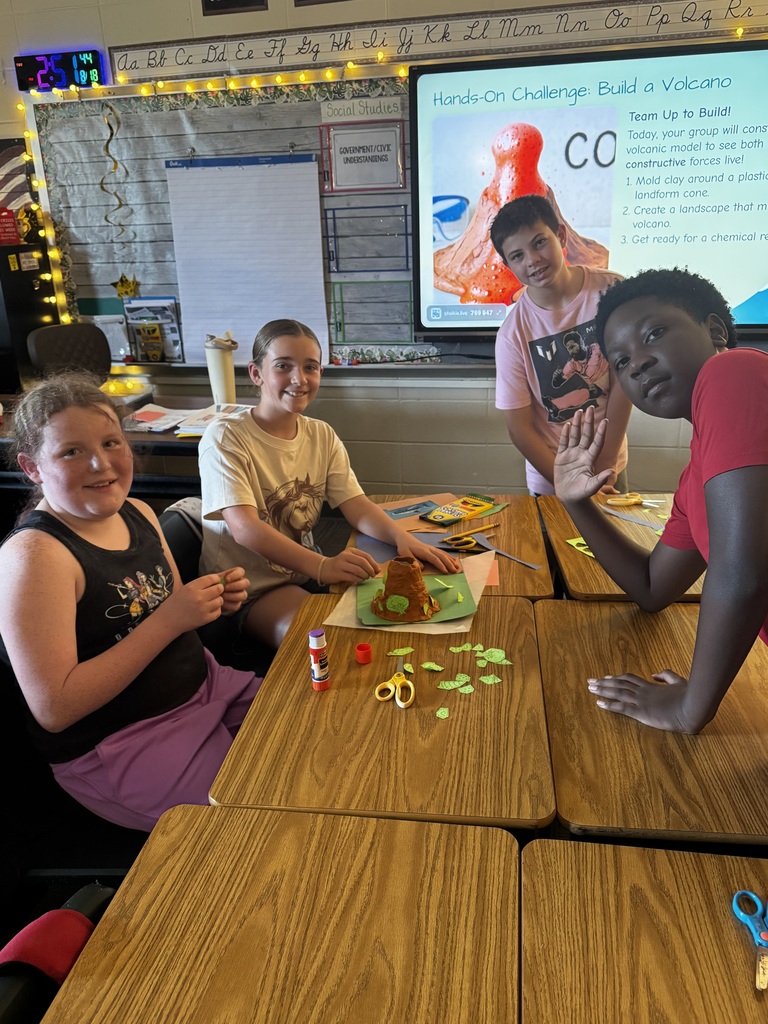 5th grade students made volcanoes