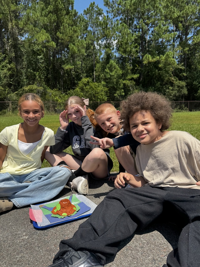 5th grade students made volcanoes