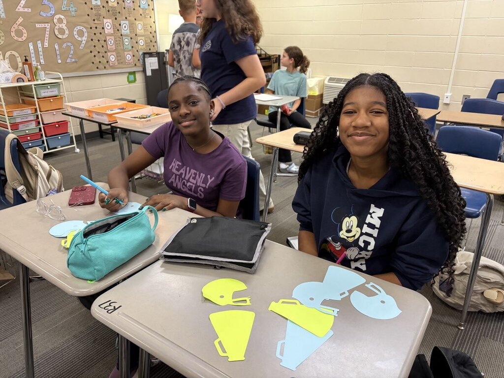 Students making encouraging notes for teachers