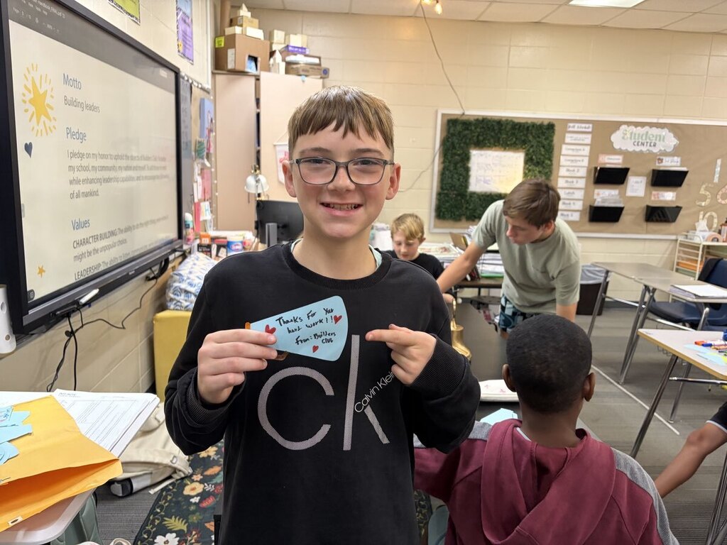 Students making encouraging notes for teachers