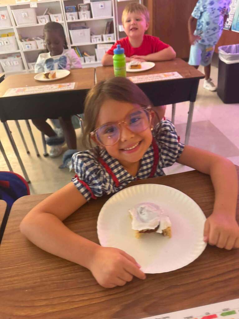 Learning has never tasted so sweet! 🥐✨ The first grade classrooms at St. Marys Elemntary School are finding creative ways to make foundational skills stick. Today, students mastered vocabulary using "Synonym Buns"—a clever play on words that teaches similar meanings while bringing joy to the classroom. We love seeing our teachers turning everyday lessons into memorable experiences! 🍎✨ #BElieveinCAMDEN #WeAreCamden