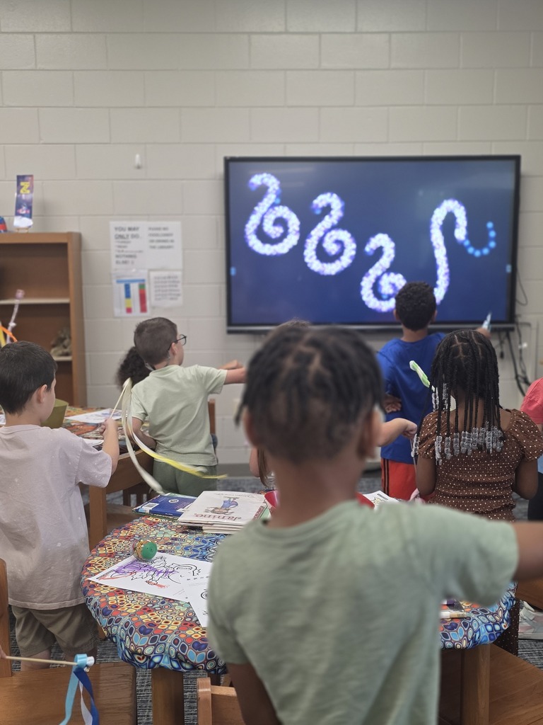Mrs. Gianchetti’s 1st graders had a blast blending music and literacy during library special today with some rhythm-filled musical tracing!