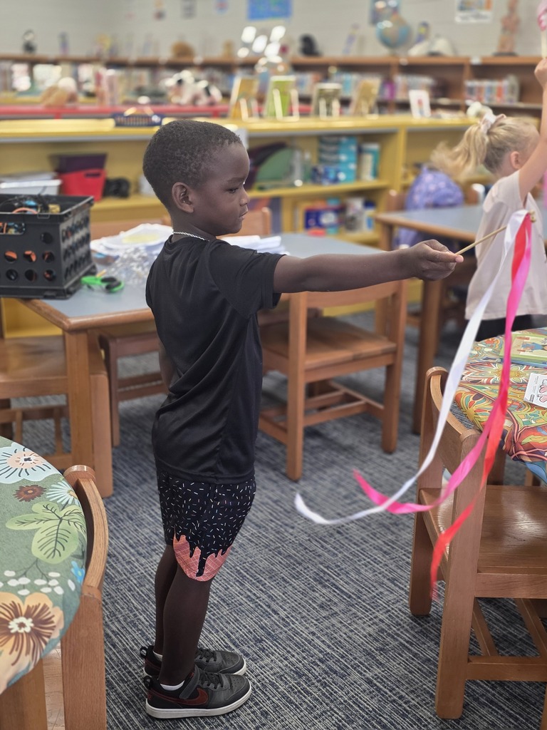 Mrs. Gianchetti’s 1st graders had a blast blending music and literacy during library special today with some rhythm-filled musical tracing!