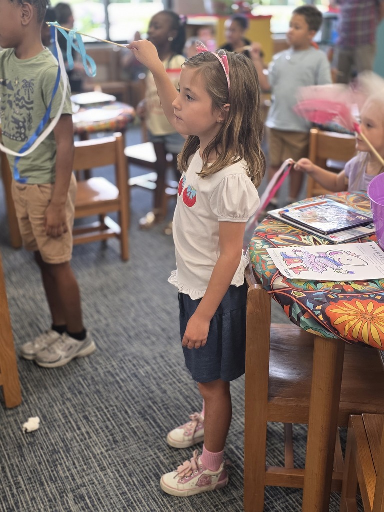 Mrs. Gianchetti’s 1st graders had a blast blending music and literacy during library special today with some rhythm-filled musical tracing!