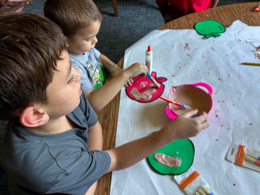 Ms. Bennett’s class had a bushel of fun creating hands-on apple art projects!