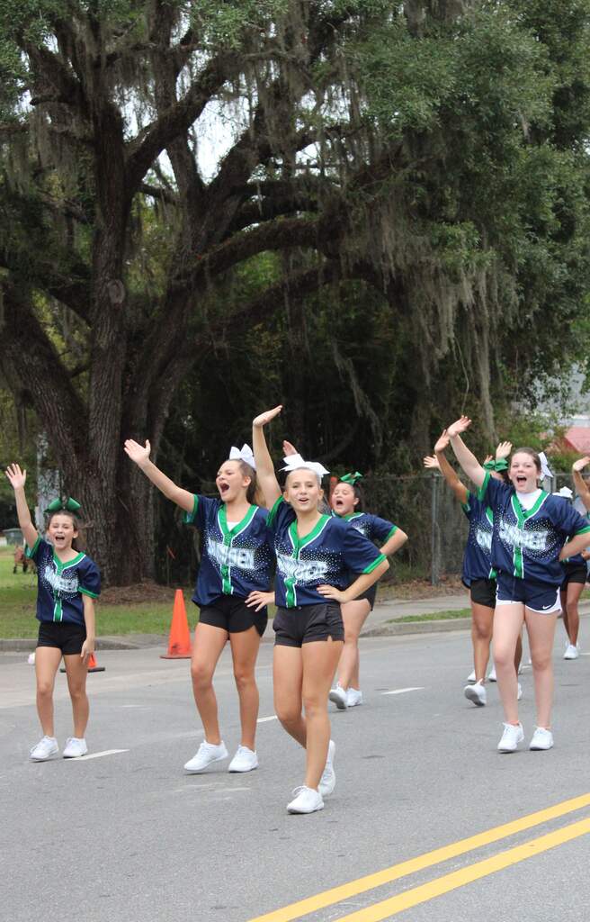 Cheerleaders in the homecoming parade