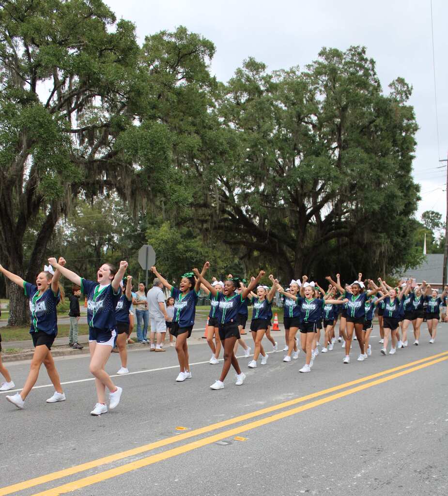 Cheerleaders in the homecoming parade