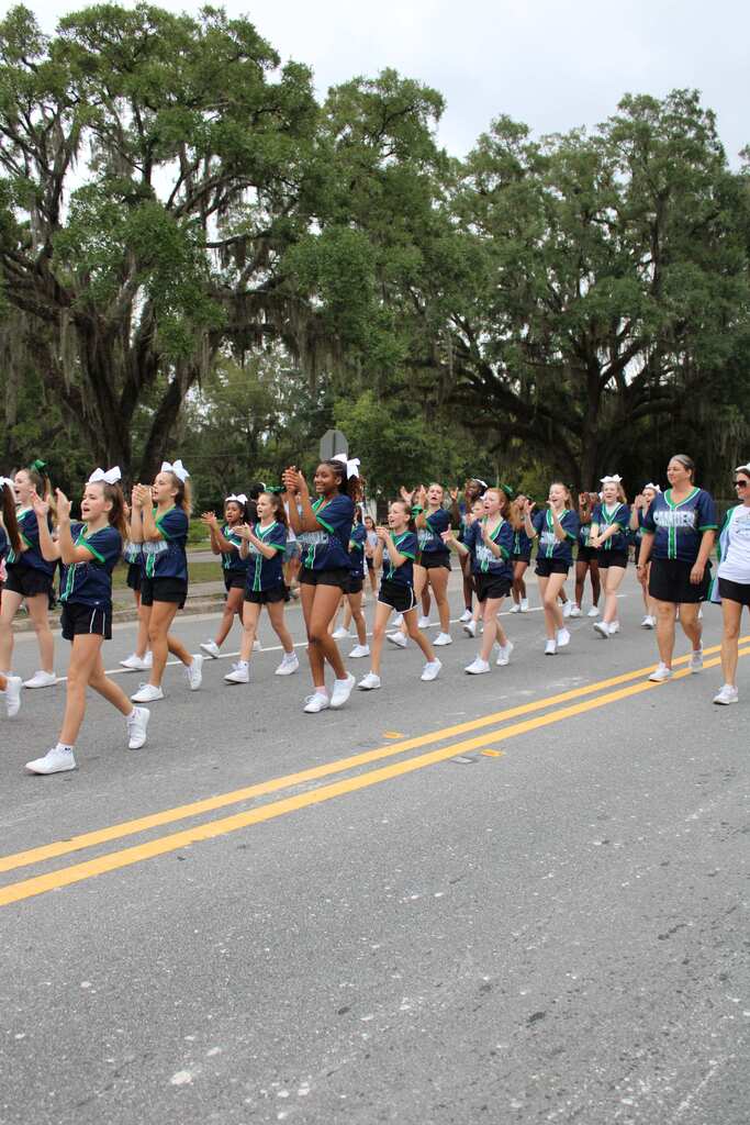 Cheerleaders in the homecoming parad