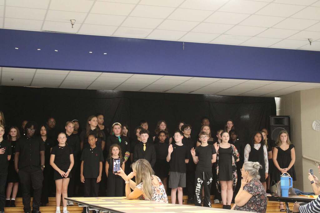 Jr Beta Members reciting the pledge