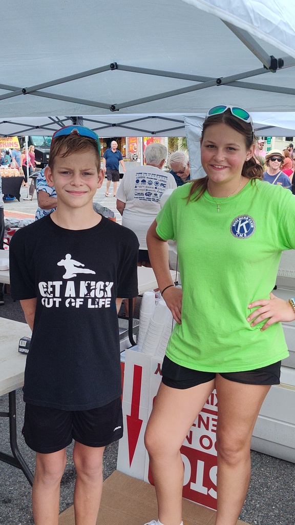 builders club students at st. marys seafood festival 