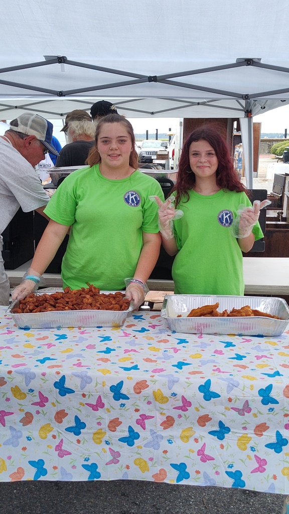 builders club serving seafood dinners