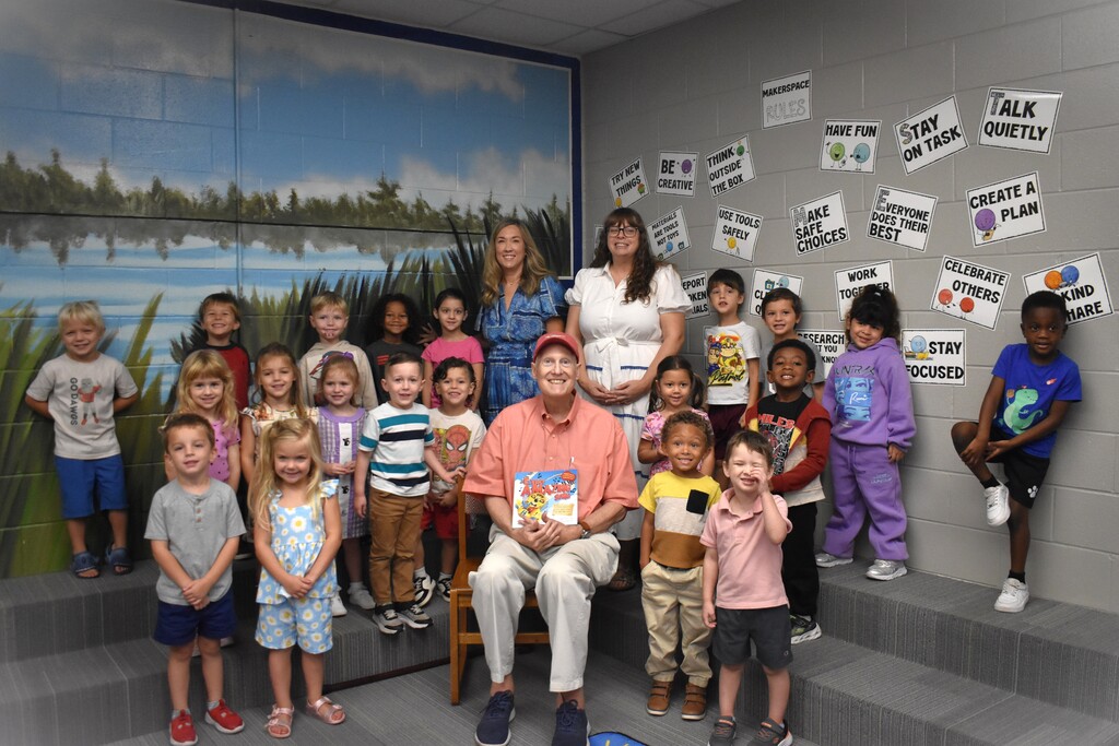 Sen. Mike Hodges visits MLCES Pre-K