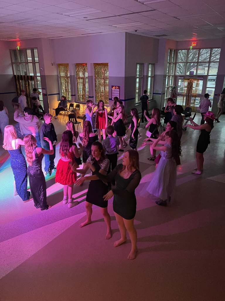 Large picture of students dancing at dance