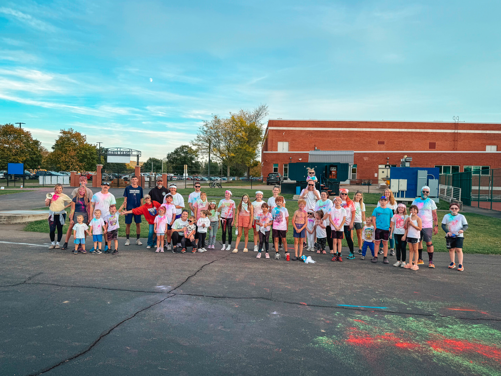 Group picture of color run participants