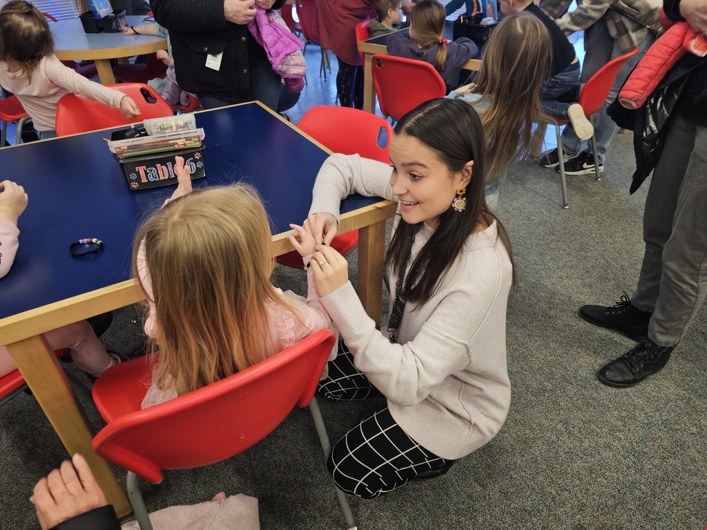 Teacher hel;ping student