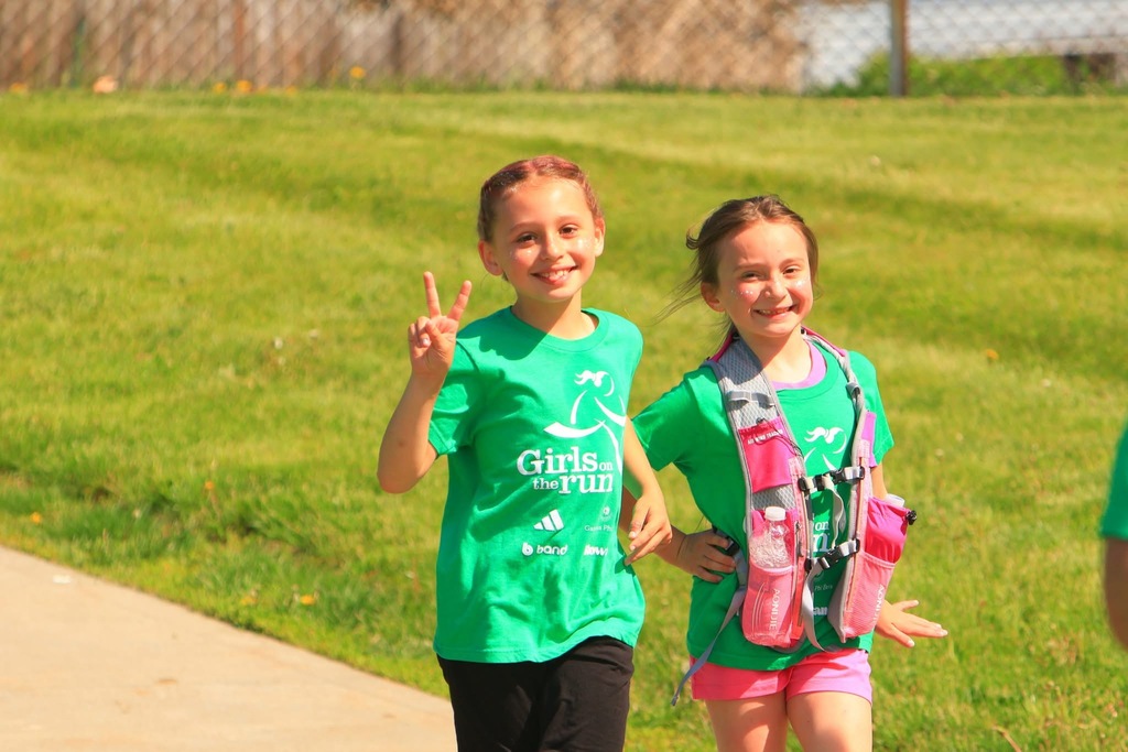 Two runners one holding peace sign