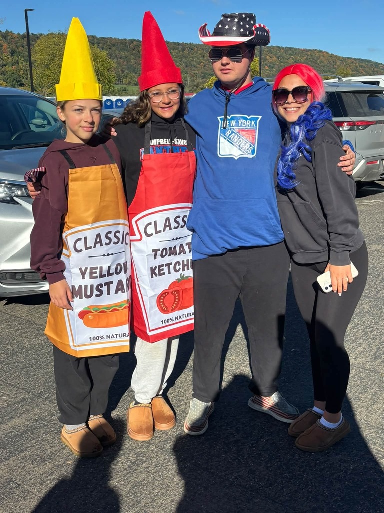 4 dressed up as condiments for homecomine