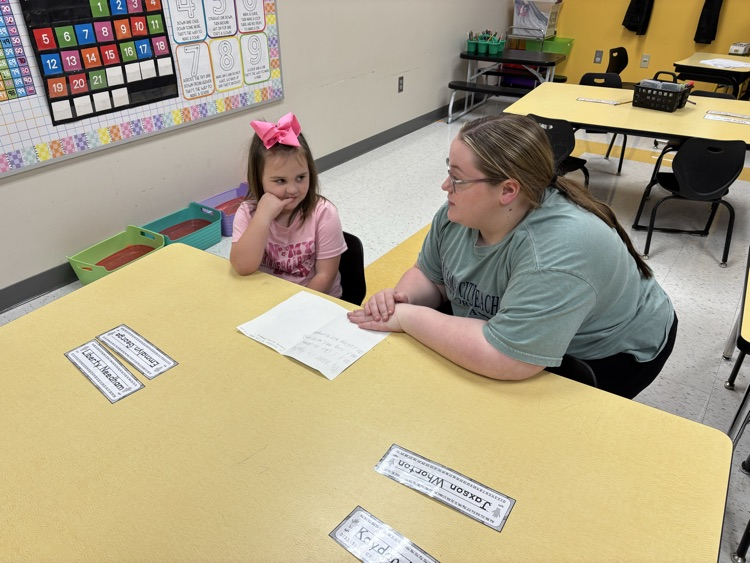 Alyssa Sullivan reading to her kindergartener.