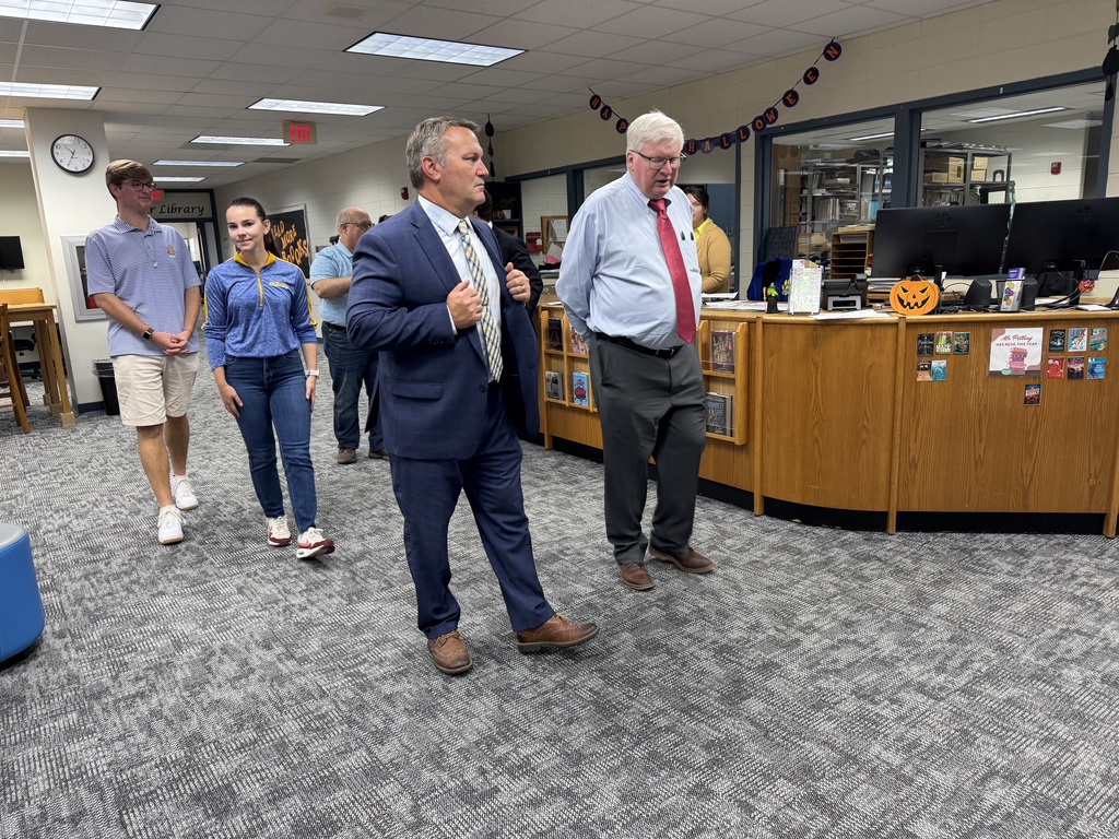 Congressman Grothman gets a tour from CHS seniors and meet with CSD admin and board members. 