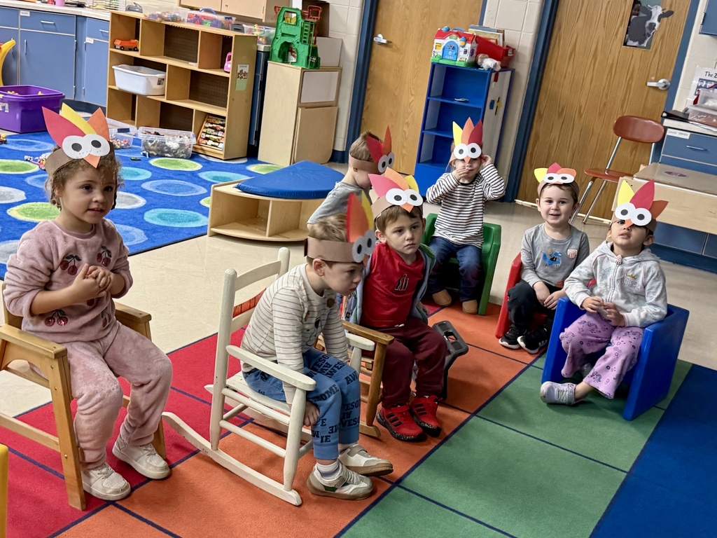 3k wearing their turkey hats